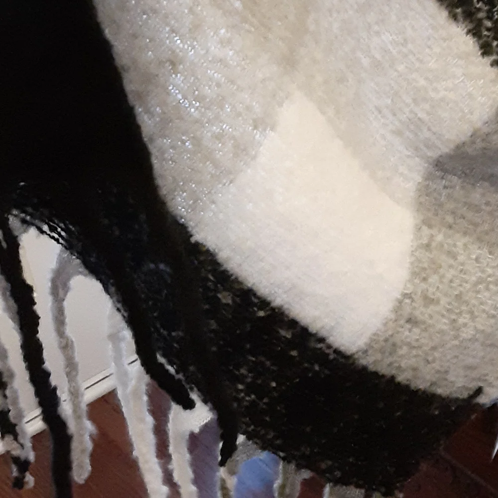 Time & Tru black white gray yarn blanket scarf wrap 8